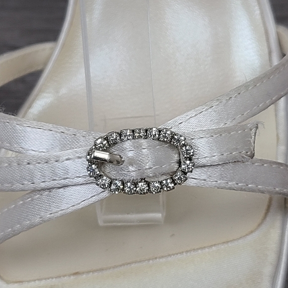 Touch Ups White Satin Strappy Wedding Sandals Size 7 - Picture 9 of 17